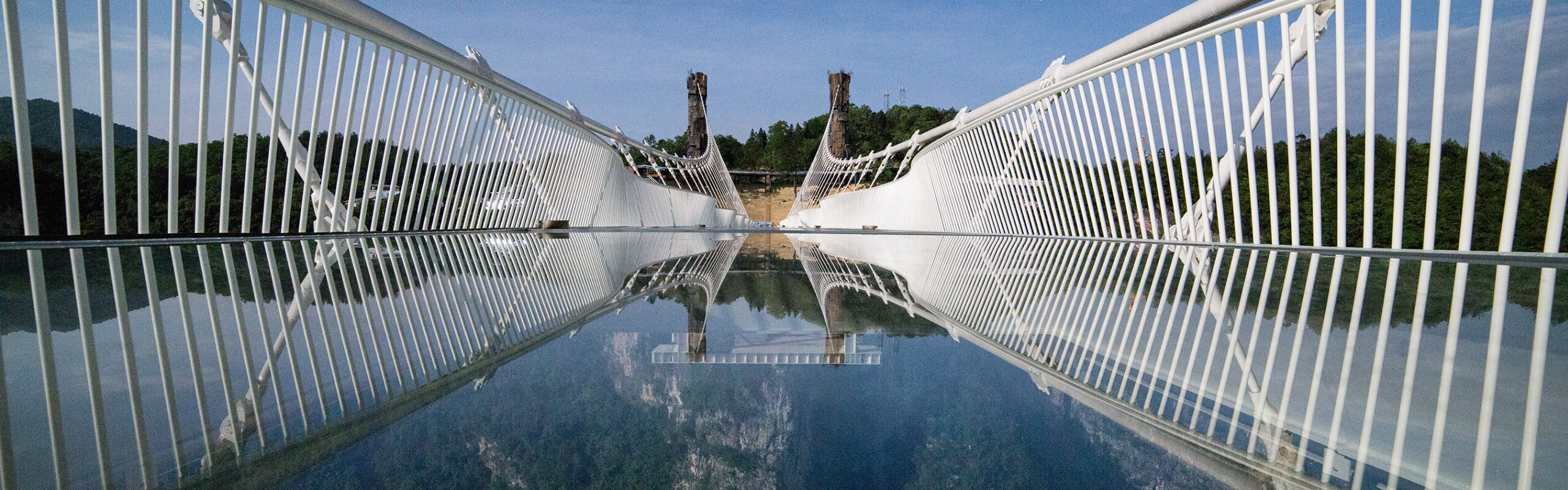 One Day Glass Bridge & Baofeng Lake Tour